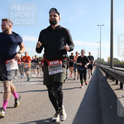 03.10.2025 - Köhlbrandbrückenlauf Yannick Fuchs http://msf.ph/oto/9179906 03.10.2025 11:20:20 Position 3 4291, 6660, 6299 meine-sportfotos.de