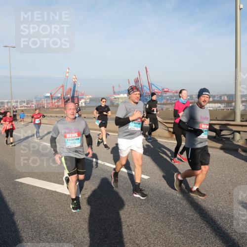 03.10.2025 - Köhlbrandbrückenlauf Yannick Fuchs http://msf.ph/oto/9179907 03.10.2025 08:53:15 Position 2 024, 3022 meine-sportfotos.de
