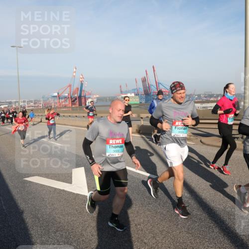 03.10.2025 - Köhlbrandbrückenlauf Yannick Fuchs http://msf.ph/oto/9179911 03.10.2025 08:53:16 Position 2 3022, 3024 meine-sportfotos.de