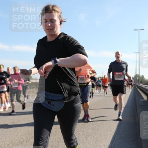 03.10.2025 - Köhlbrandbrückenlauf Yannick Fuchs http://msf.ph/oto/9179915 03.10.2025 11:20:22 Position 3  meine-sportfotos.de