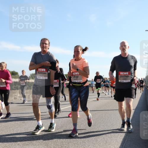 03.10.2025 - Köhlbrandbrückenlauf Yannick Fuchs http://msf.ph/oto/9179919 03.10.2025 11:20:23 Position 3 4890, 4345, 6418, 4689 meine-sportfotos.de