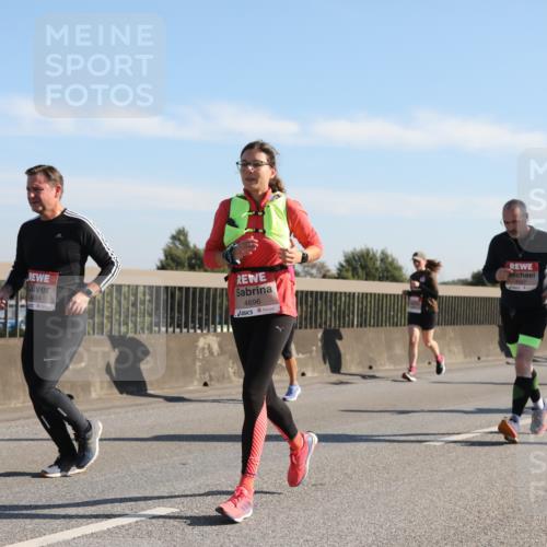 03.10.2025 - Köhlbrandbrückenlauf Yannick Fuchs http://msf.ph/oto/9179934 03.10.2025 11:20:25 Position 3 4684, 4696, 4587 meine-sportfotos.de