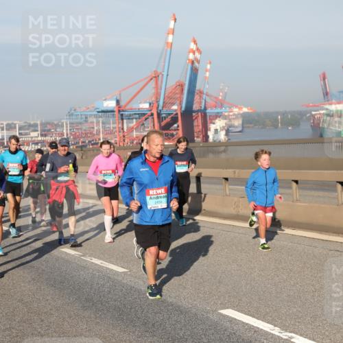 03.10.2025 - Köhlbrandbrückenlauf Yannick Fuchs http://msf.ph/oto/9179954 03.10.2025 08:53:23 Position 2 2187, 2158 meine-sportfotos.de