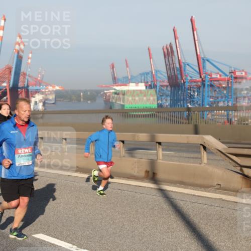 03.10.2025 - Köhlbrandbrückenlauf Yannick Fuchs http://msf.ph/oto/9179957 03.10.2025 08:53:23 Position 2 2158 meine-sportfotos.de