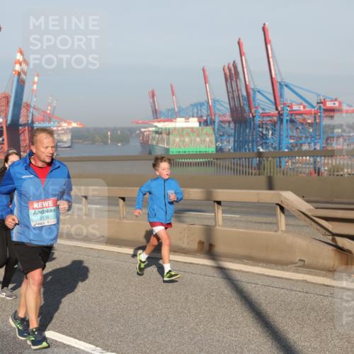 03.10.2025 - Köhlbrandbrückenlauf Yannick Fuchs http://msf.ph/oto/9179959 03.10.2025 08:53:23 Position 2 2158 meine-sportfotos.de