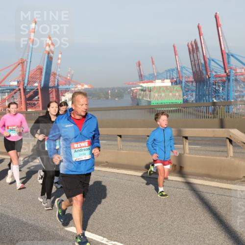 03.10.2025 - Köhlbrandbrückenlauf Yannick Fuchs http://msf.ph/oto/9179961 03.10.2025 08:53:23 Position 2 2158 meine-sportfotos.de