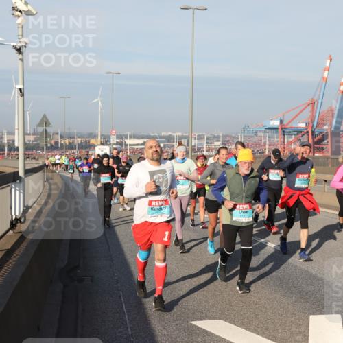 03.10.2025 - Köhlbrandbrückenlauf Yannick Fuchs http://msf.ph/oto/9179970 03.10.2025 08:53:24 Position 2 1830, 2187 meine-sportfotos.de