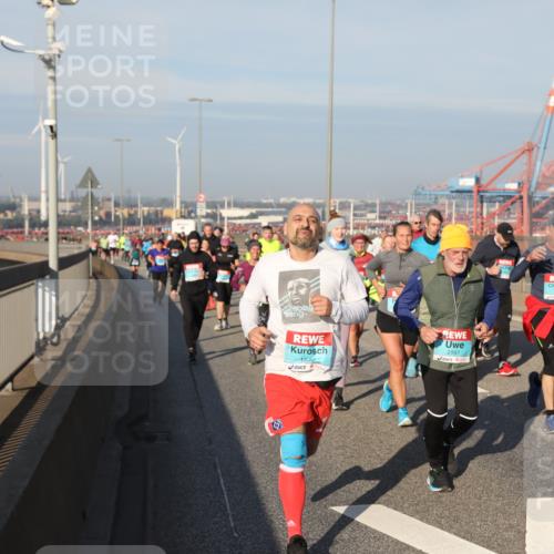 03.10.2025 - Köhlbrandbrückenlauf Yannick Fuchs http://msf.ph/oto/9179976 03.10.2025 08:53:25 Position 2 1840, 2187, 1976 meine-sportfotos.de