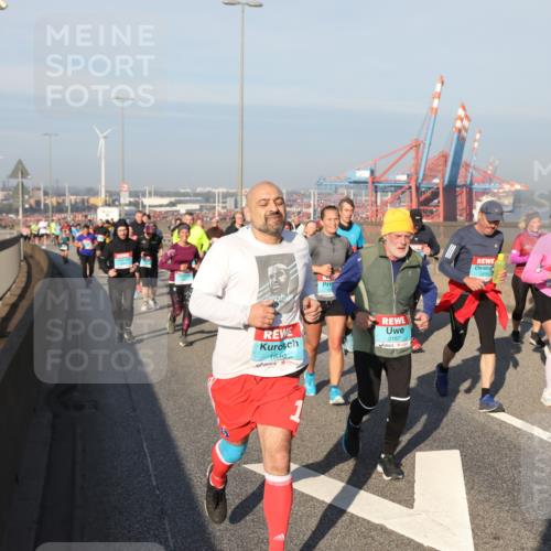 03.10.2025 - Köhlbrandbrückenlauf Yannick Fuchs http://msf.ph/oto/9179978 03.10.2025 08:53:25 Position 2 1840, 2187, 1976 meine-sportfotos.de