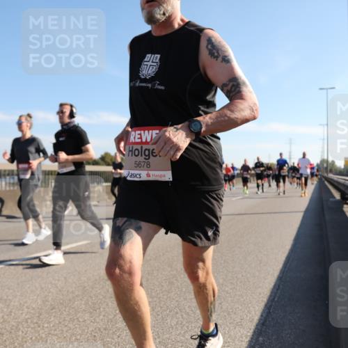 03.10.2025 - Köhlbrandbrückenlauf Yannick Fuchs http://msf.ph/oto/9179999 03.10.2025 11:20:32 Position 3 5678 meine-sportfotos.de