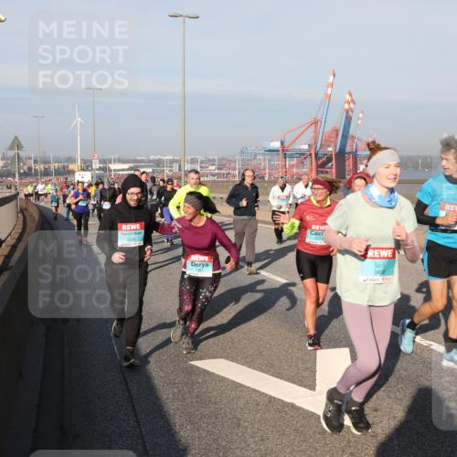 03.10.2025 - Köhlbrandbrückenlauf Yannick Fuchs http://msf.ph/oto/9180001 03.10.2025 08:53:27 Position 2 2396, 1001, 2174, 3808 meine-sportfotos.de