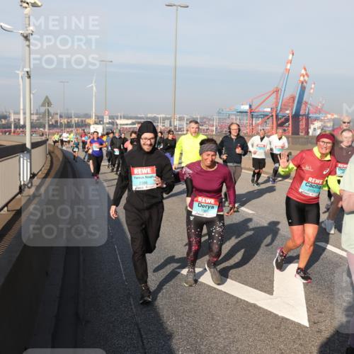 03.10.2025 - Köhlbrandbrückenlauf Yannick Fuchs http://msf.ph/oto/9180005 03.10.2025 08:53:28 Position 2 2396, 1001, 2174, 3803 meine-sportfotos.de