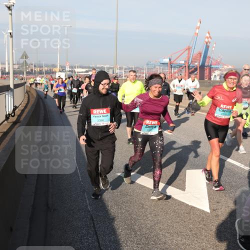 03.10.2025 - Köhlbrandbrückenlauf Yannick Fuchs http://msf.ph/oto/9180007 03.10.2025 08:53:28 Position 2 2396, 1001, 2174, 380 meine-sportfotos.de