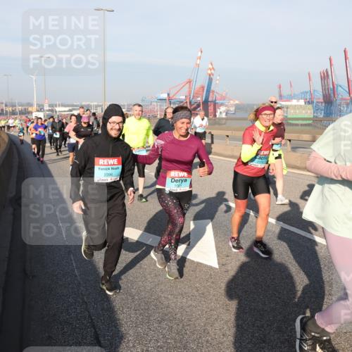 03.10.2025 - Köhlbrandbrückenlauf Yannick Fuchs http://msf.ph/oto/9180011 03.10.2025 08:53:28 Position 2 2396, 1001, 2174, 380 meine-sportfotos.de