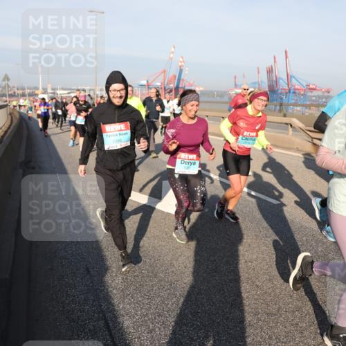 03.10.2025 - Köhlbrandbrückenlauf Yannick Fuchs http://msf.ph/oto/9180015 03.10.2025 08:53:29 Position 2 2396, 1001, 2174, 3803 meine-sportfotos.de