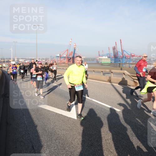 03.10.2025 - Köhlbrandbrückenlauf Yannick Fuchs http://msf.ph/oto/9180022 03.10.2025 08:53:30 Position 2  meine-sportfotos.de
