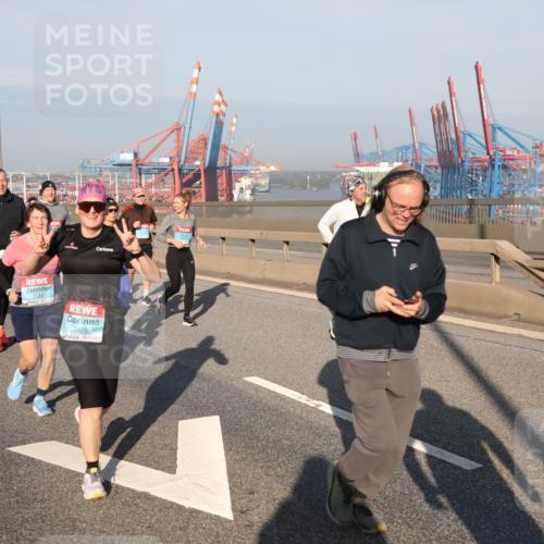 03.10.2025 - Köhlbrandbrückenlauf Yannick Fuchs http://msf.ph/oto/9180031 03.10.2025 08:53:31 Position 2 2152, 2828 meine-sportfotos.de