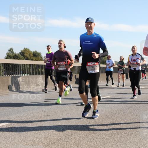 03.10.2025 - Köhlbrandbrückenlauf Yannick Fuchs http://msf.ph/oto/9180032 03.10.2025 11:20:35 Position 3 09, 6377, 5930 meine-sportfotos.de