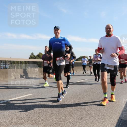03.10.2025 - Köhlbrandbrückenlauf Yannick Fuchs http://msf.ph/oto/9180036 03.10.2025 11:20:36 Position 3 09, 6377, 5930 meine-sportfotos.de