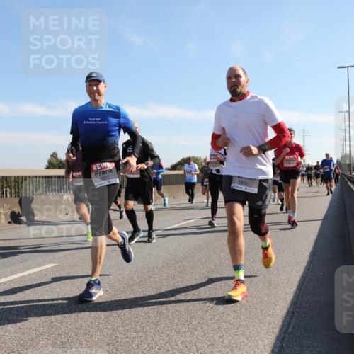 03.10.2025 - Köhlbrandbrückenlauf Yannick Fuchs http://msf.ph/oto/9180038 03.10.2025 11:20:36 Position 3 09, 6377, 5930 meine-sportfotos.de