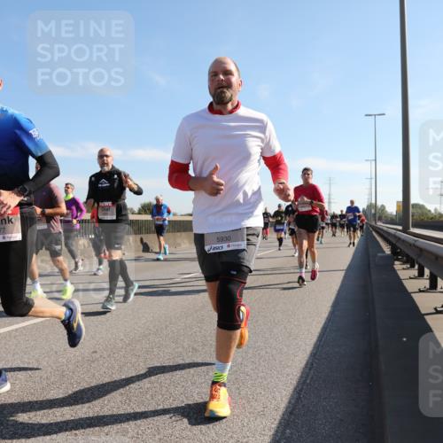 03.10.2025 - Köhlbrandbrückenlauf Yannick Fuchs http://msf.ph/oto/9180042 03.10.2025 11:20:36 Position 3 09, 6377, 5930 meine-sportfotos.de