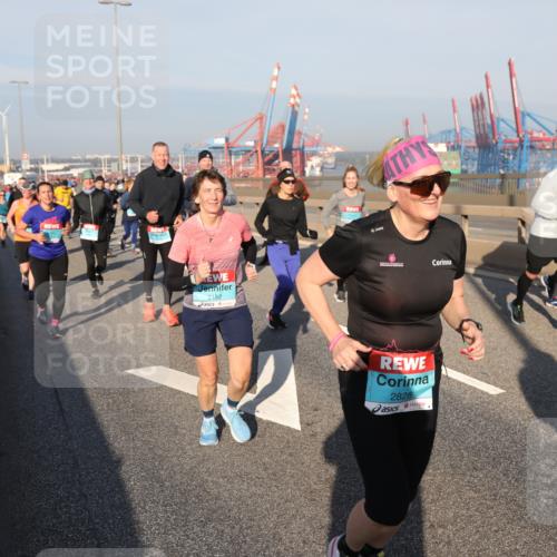 03.10.2025 - Köhlbrandbrückenlauf Yannick Fuchs http://msf.ph/oto/9180043 03.10.2025 08:53:32 Position 2 2152, 2828 meine-sportfotos.de
