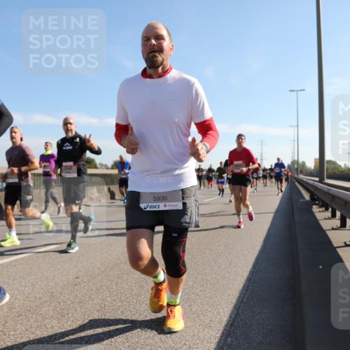 03.10.2025 - Köhlbrandbrückenlauf Yannick Fuchs http://msf.ph/oto/9180044 03.10.2025 11:20:36 Position 3 09, 6377, 5930 meine-sportfotos.de