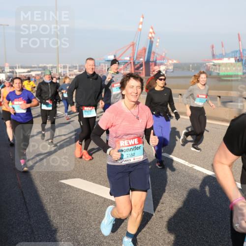 03.10.2025 - Köhlbrandbrückenlauf Yannick Fuchs http://msf.ph/oto/9180046 03.10.2025 08:53:32 Position 2 2152, 2828 meine-sportfotos.de