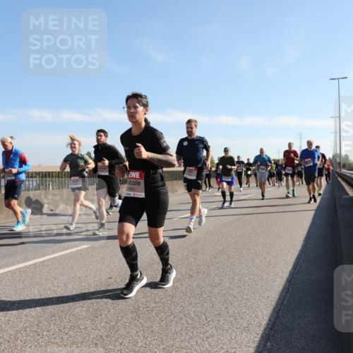 03.10.2025 - Köhlbrandbrückenlauf Yannick Fuchs http://msf.ph/oto/9180060 03.10.2025 11:20:39 Position 3 4885 meine-sportfotos.de