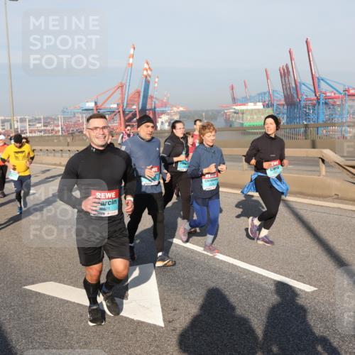 03.10.2025 - Köhlbrandbrückenlauf Yannick Fuchs http://msf.ph/oto/9180073 03.10.2025 08:53:36 Position 2 2721, 2078 meine-sportfotos.de