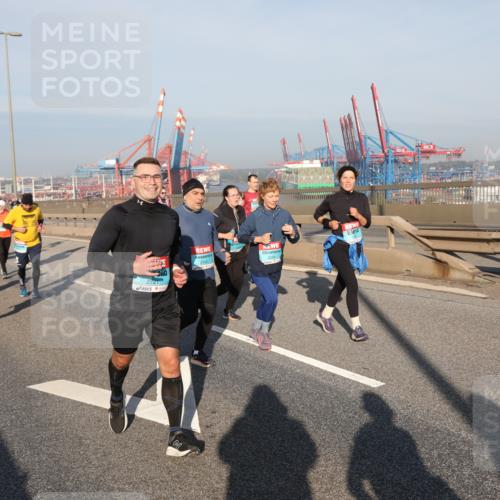 03.10.2025 - Köhlbrandbrückenlauf Yannick Fuchs http://msf.ph/oto/9180075 03.10.2025 08:53:36 Position 2 2721, 2140 meine-sportfotos.de