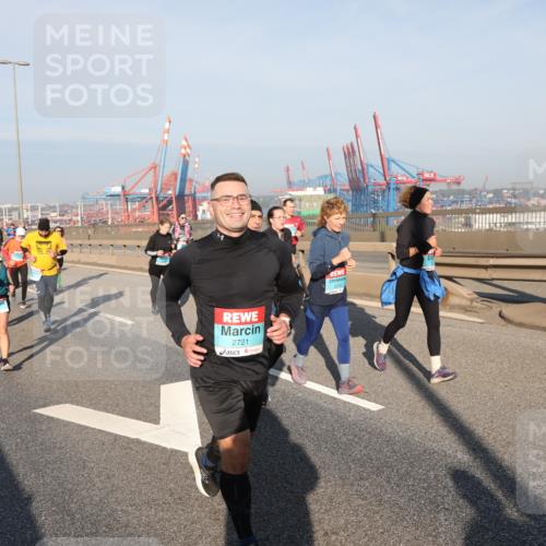 03.10.2025 - Köhlbrandbrückenlauf Yannick Fuchs http://msf.ph/oto/9180082 03.10.2025 08:53:37 Position 2 2721 meine-sportfotos.de