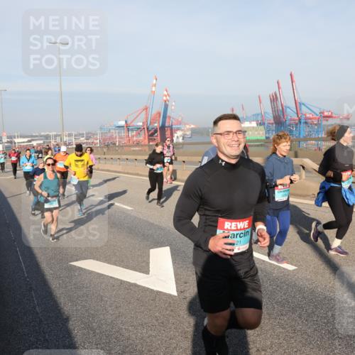 03.10.2025 - Köhlbrandbrückenlauf Yannick Fuchs http://msf.ph/oto/9180084 03.10.2025 08:53:37 Position 2 21 meine-sportfotos.de
