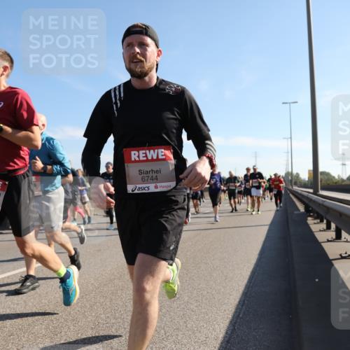 03.10.2025 - Köhlbrandbrückenlauf Yannick Fuchs http://msf.ph/oto/9180098 03.10.2025 11:20:43 Position 3 5802, 6744 meine-sportfotos.de