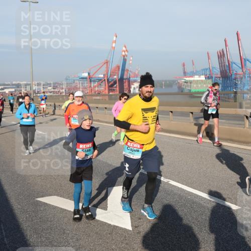03.10.2025 - Köhlbrandbrückenlauf Yannick Fuchs http://msf.ph/oto/9180102 03.10.2025 08:53:39 Position 2 2840, 2622 meine-sportfotos.de