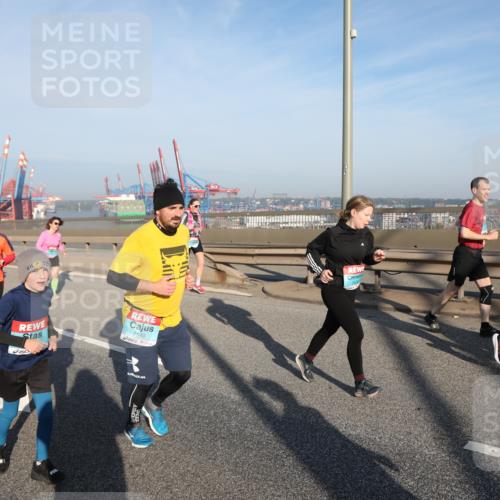 03.10.2025 - Köhlbrandbrückenlauf Yannick Fuchs http://msf.ph/oto/9180110 03.10.2025 08:53:40 Position 2 2840 meine-sportfotos.de