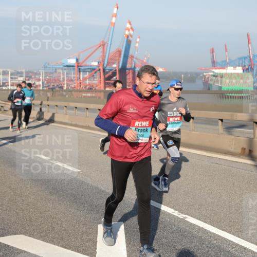 03.10.2025 - Köhlbrandbrückenlauf Yannick Fuchs http://msf.ph/oto/9180147 03.10.2025 08:53:46 Position 2 2408, 1717 meine-sportfotos.de