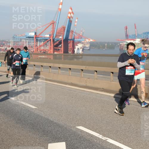 03.10.2025 - Köhlbrandbrückenlauf Yannick Fuchs http://msf.ph/oto/9180156 03.10.2025 08:53:48 Position 2 20, 3669 meine-sportfotos.de