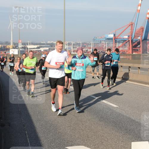 03.10.2025 - Köhlbrandbrückenlauf Yannick Fuchs http://msf.ph/oto/9180161 03.10.2025 08:53:48 Position 2 3519 meine-sportfotos.de