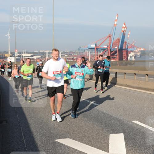 03.10.2025 - Köhlbrandbrückenlauf Yannick Fuchs http://msf.ph/oto/9180170 03.10.2025 08:53:49 Position 2 3520, 3519 meine-sportfotos.de