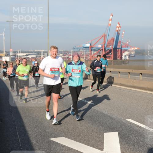 03.10.2025 - Köhlbrandbrückenlauf Yannick Fuchs http://msf.ph/oto/9180171 03.10.2025 08:53:49 Position 2 3520, 3519 meine-sportfotos.de