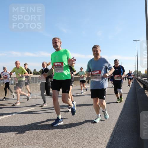 03.10.2025 - Köhlbrandbrückenlauf Yannick Fuchs http://msf.ph/oto/9180200 03.10.2025 11:20:53 Position 3 4721, 4889 meine-sportfotos.de