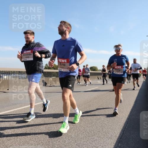 03.10.2025 - Köhlbrandbrückenlauf Yannick Fuchs http://msf.ph/oto/9180247 03.10.2025 11:20:57 Position 3 6496, 6497 meine-sportfotos.de