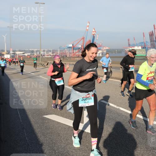 03.10.2025 - Köhlbrandbrückenlauf Yannick Fuchs http://msf.ph/oto/9180250 03.10.2025 08:54:00 Position 2 3602 meine-sportfotos.de