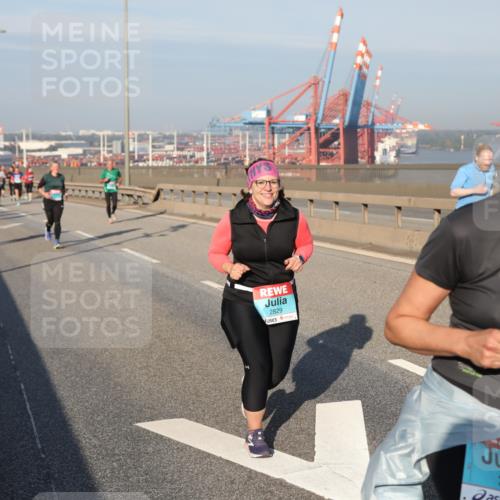 03.10.2025 - Köhlbrandbrückenlauf Yannick Fuchs http://msf.ph/oto/9180253 03.10.2025 08:54:01 Position 2 2829, 3602 meine-sportfotos.de