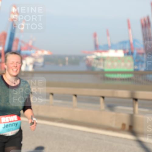 03.10.2025 - Köhlbrandbrückenlauf Yannick Fuchs http://msf.ph/oto/9180265 03.10.2025 08:54:07 Position 2  meine-sportfotos.de