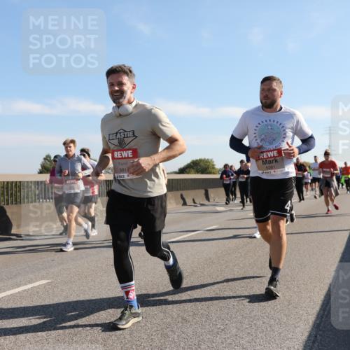 03.10.2025 - Köhlbrandbrückenlauf Yannick Fuchs http://msf.ph/oto/9180268 03.10.2025 11:20:59 Position 3 6818, 5261 meine-sportfotos.de