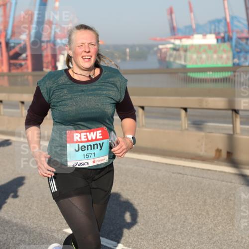 03.10.2025 - Köhlbrandbrückenlauf Yannick Fuchs http://msf.ph/oto/9180269 03.10.2025 08:54:07 Position 2 1571 meine-sportfotos.de
