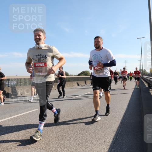 03.10.2025 - Köhlbrandbrückenlauf Yannick Fuchs http://msf.ph/oto/9180270 03.10.2025 11:20:59 Position 3 6818, 5261 meine-sportfotos.de