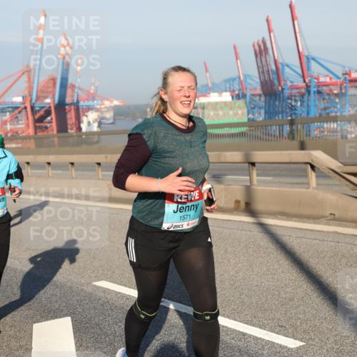 03.10.2025 - Köhlbrandbrückenlauf Yannick Fuchs http://msf.ph/oto/9180272 03.10.2025 08:54:07 Position 2 2304, 1571 meine-sportfotos.de